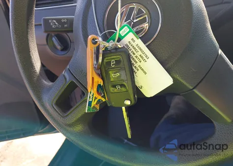 2013 Volkswagen Jetta 2.0L S z USA, uszkodzony, nr VIN 3VW2K7AJ2DM387704